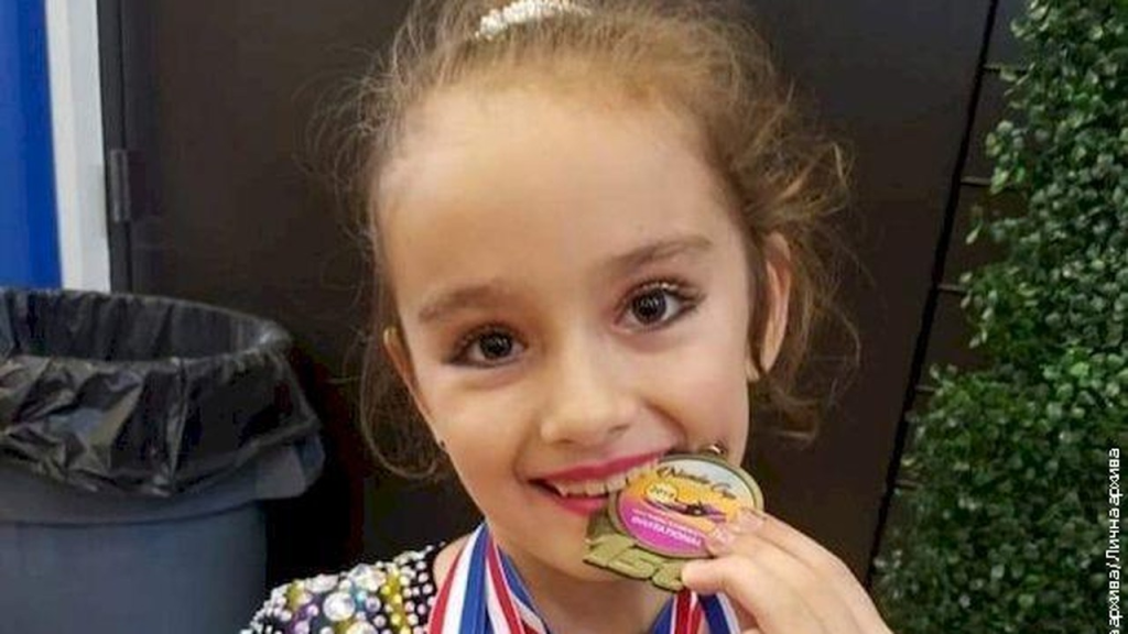 Saša Zgonjanin drži više medalja iz ritmičke gimnastike