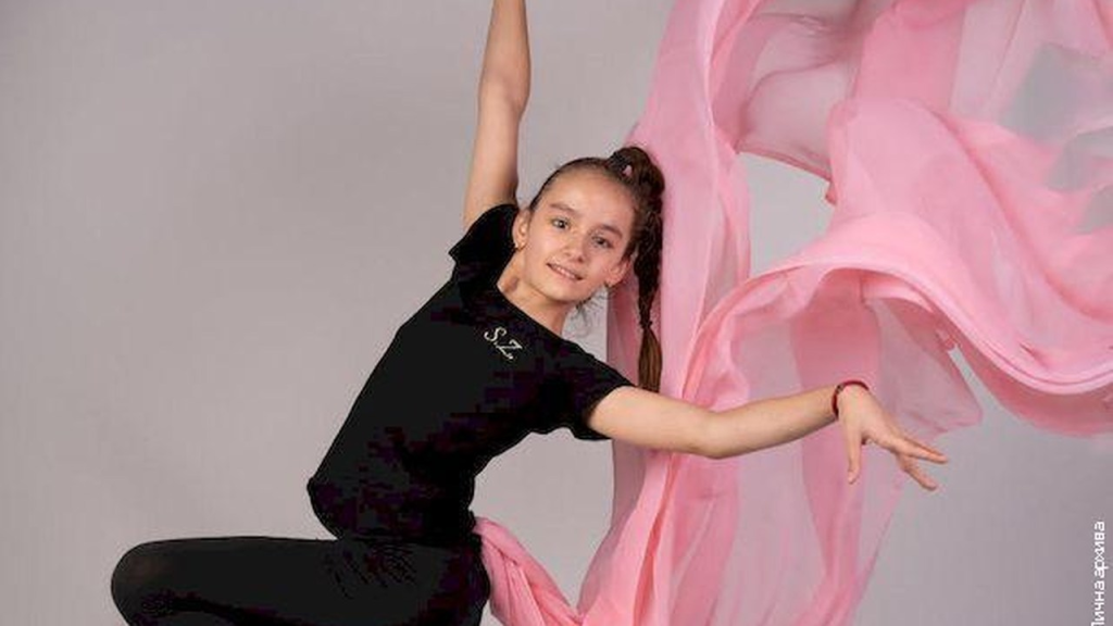 Saša Zgonjanin izvodi pozu iz ritmičke gimnastike