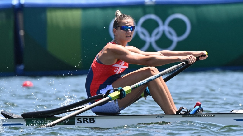 Jovana Arsić vesla za Srbiju u skifu