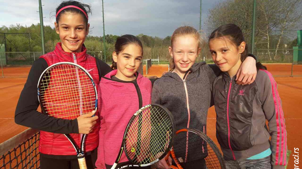 J300 Pančevo počeo sa dva juniorska singl žreba