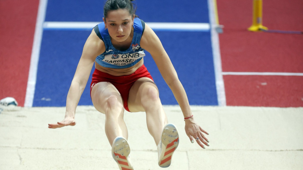 Milica Gardašević trči tokom pokušaja u skoku udalj