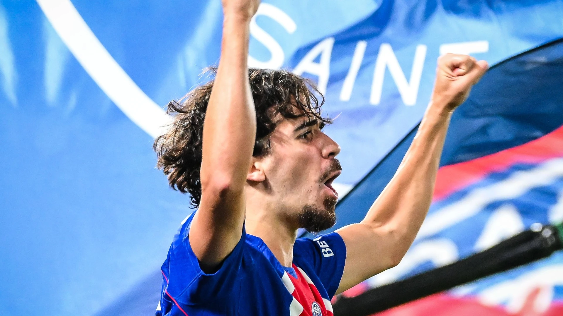 PSŽ pobedio Barselonu 4:2 sa tri gola u završnici meča