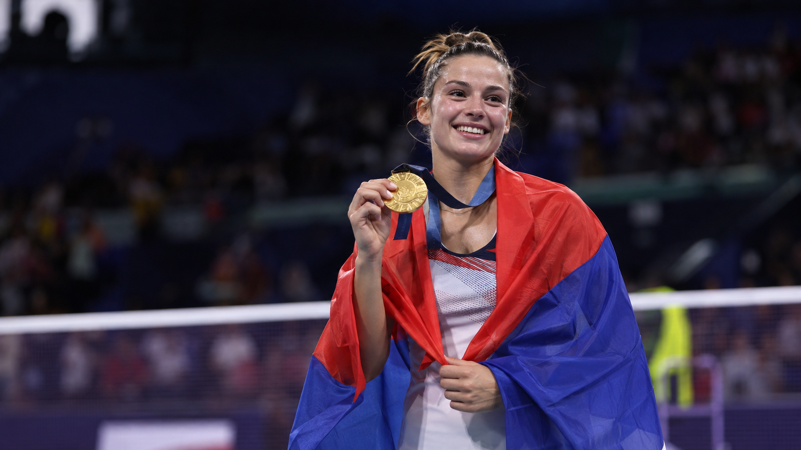 Šampionka badmintona sa zlatnom medaljom posle finala