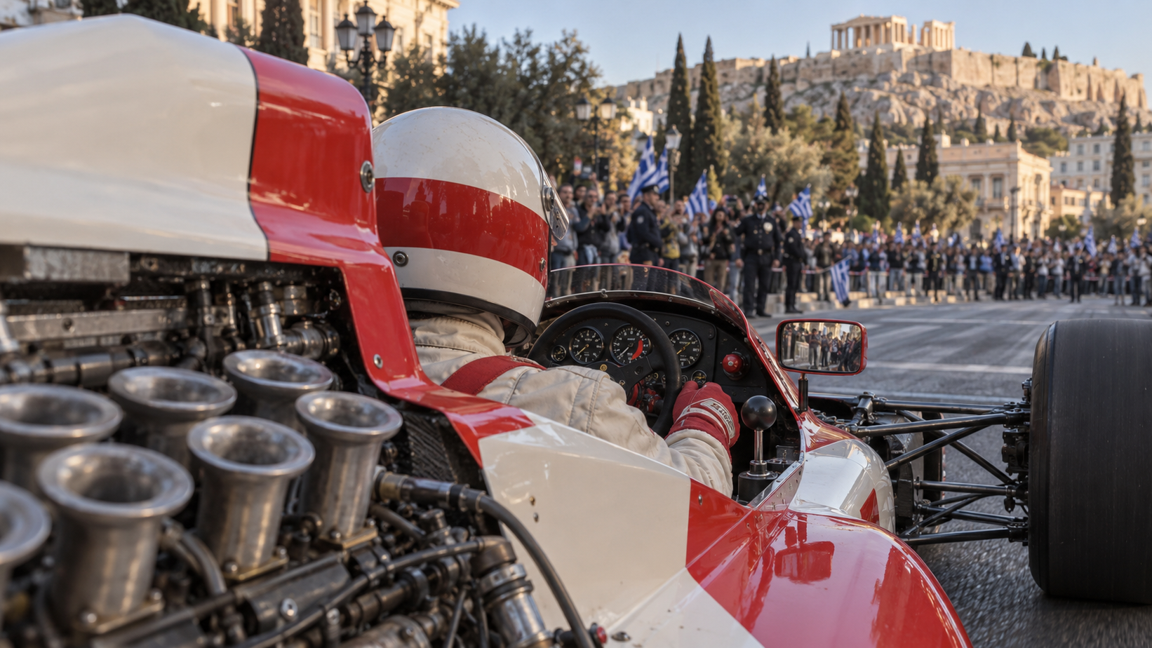 Vozač u kokpitu istorijskog Meklarena na demonstraciji